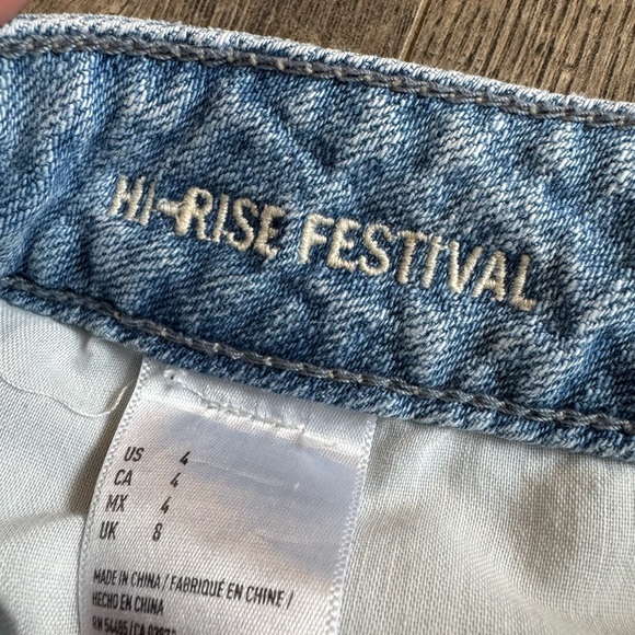 American Eagle Hi Rise Distressed Festival Shorts- Size 4 - Picture 3 of 3